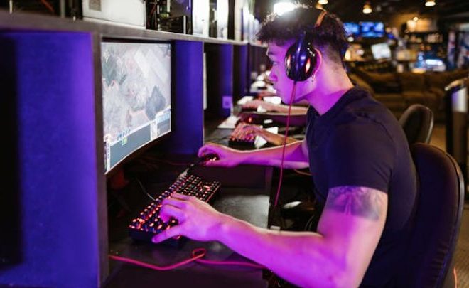 Fateful Spins: Navigating Destiny and Fortune in Online Slot Games