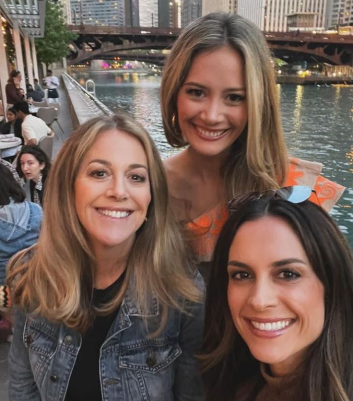 Ali-Hoxie-Mother-Sister