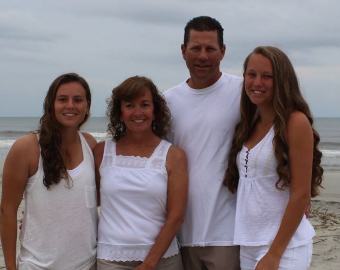 Amanda-Doherty-Parents-Sister