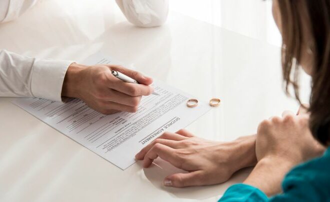 How a Divorce Lawyer Helps You Navigate the Legal Process?