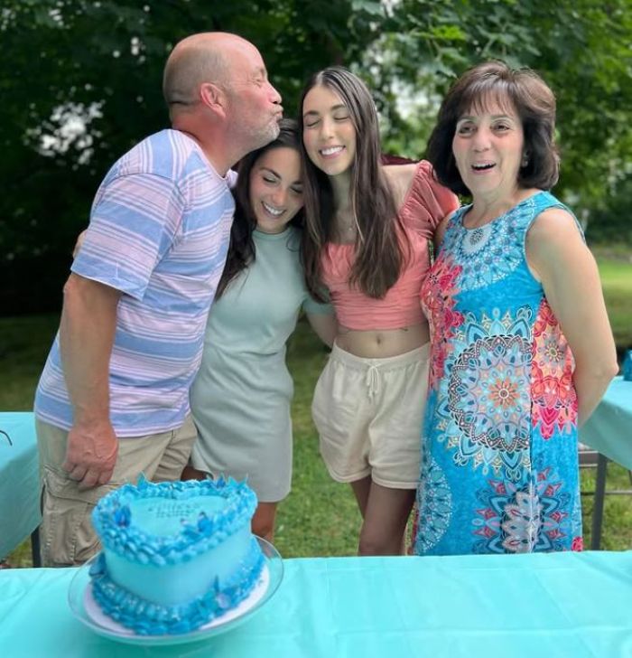 Alexa-Farrell-Parents-Sister