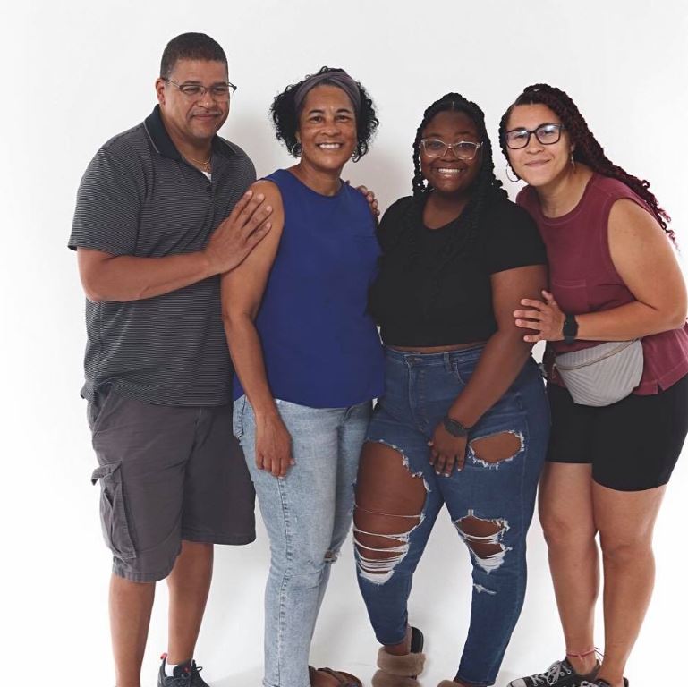 Eric-Higgins-Wife-Daughters