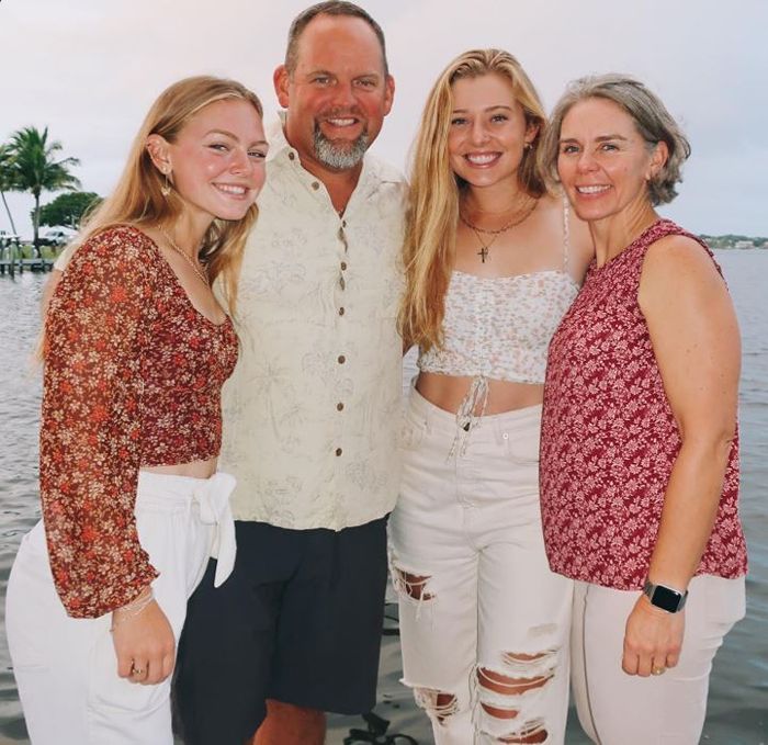 Ellie-Schoppe-Father-Mother-Sister